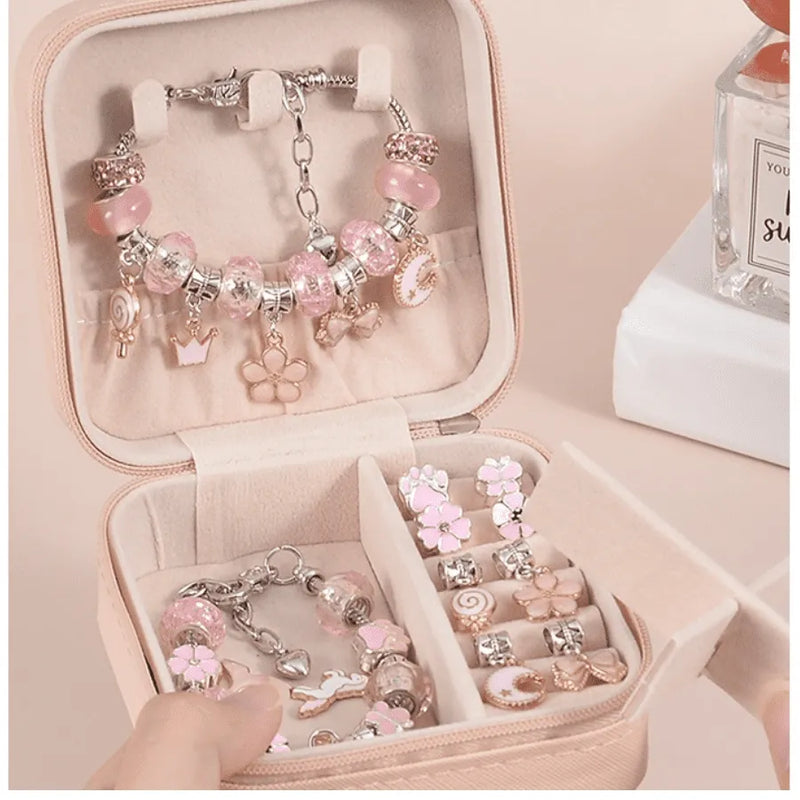 Pulseira Infantil com 64 berloques